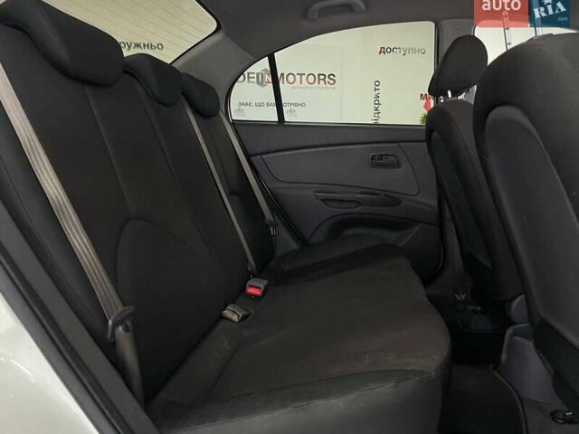 Белый Киа Рио, объемом двигателя 1.49 л и пробегом 170 тыс. км за 4990 $, фото 30 на Automoto.ua