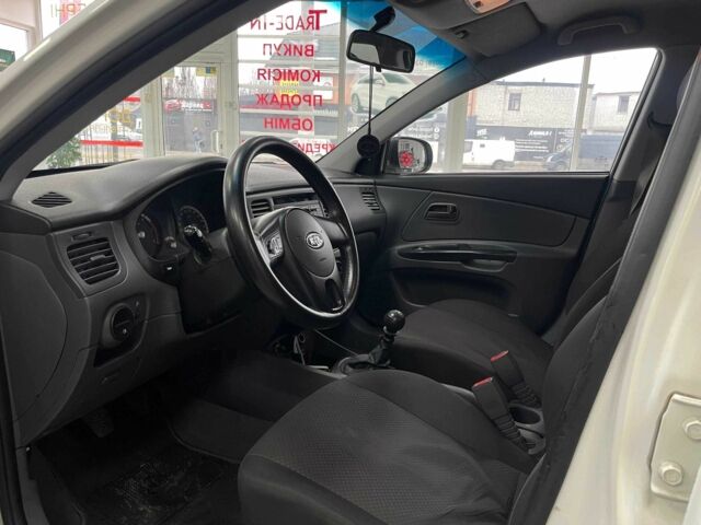 Белый Киа Рио, объемом двигателя 1.5 л и пробегом 170 тыс. км за 4690 $, фото 8 на Automoto.ua