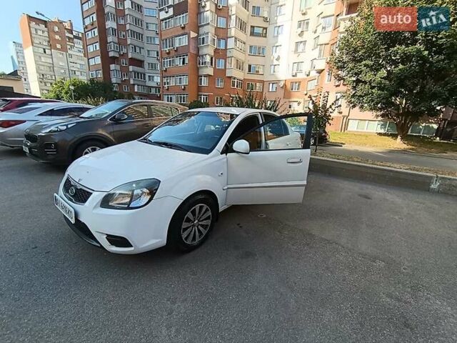 Білий Кіа Ріо, об'ємом двигуна 1.49 л та пробігом 170 тис. км за 5900 $, фото 7 на Automoto.ua