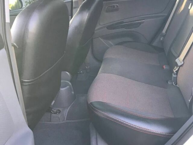 Білий Кіа Ріо, об'ємом двигуна 1.5 л та пробігом 157 тис. км за 7500 $, фото 4 на Automoto.ua