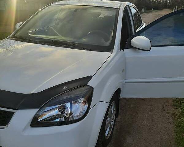 Белый Киа Рио, объемом двигателя 1.4 л и пробегом 91 тыс. км за 6000 $, фото 19 на Automoto.ua