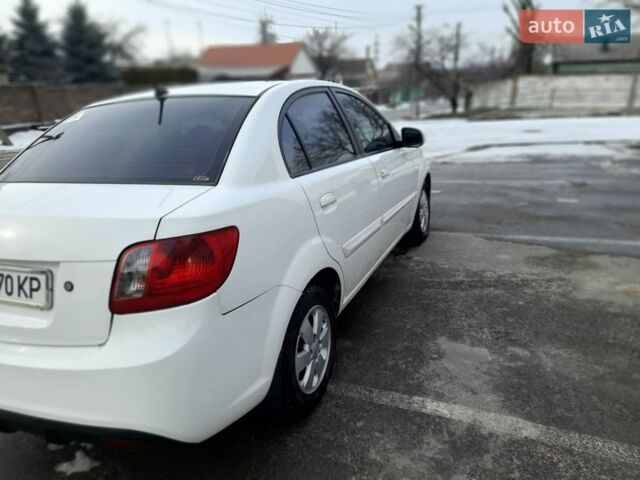 Белый Киа Рио, объемом двигателя 1.4 л и пробегом 91 тыс. км за 5800 $, фото 3 на Automoto.ua