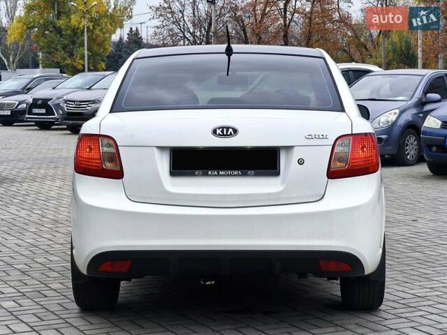 Белый Киа Рио, объемом двигателя 1.49 л и пробегом 157 тыс. км за 7100 $, фото 6 на Automoto.ua