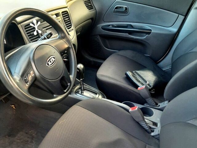 Белый Киа Рио, объемом двигателя 1.4 л и пробегом 91 тыс. км за 6000 $, фото 6 на Automoto.ua