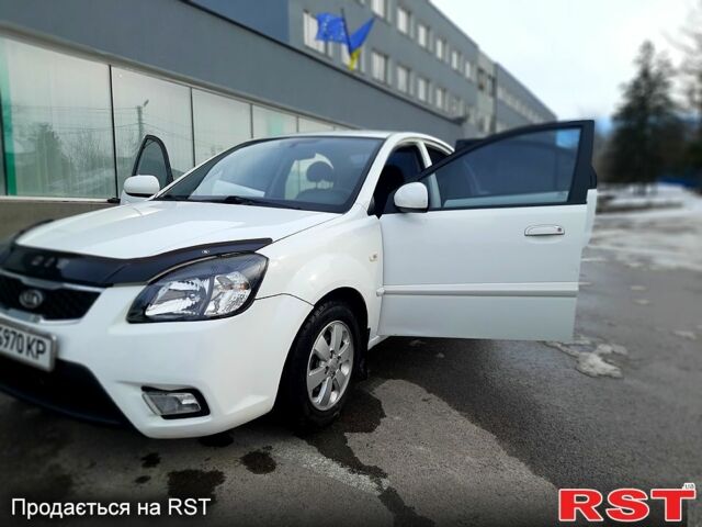 Білий Кіа Ріо, об'ємом двигуна 1.4 л та пробігом 91 тис. км за 5900 $, фото 7 на Automoto.ua
