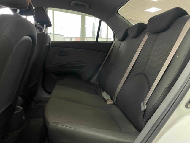 Белый Киа Рио, объемом двигателя 1.5 л и пробегом 170 тыс. км за 4690 $, фото 19 на Automoto.ua