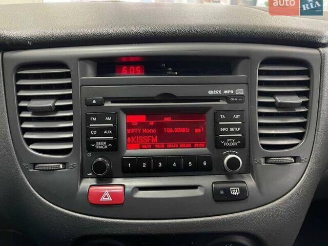 Белый Киа Рио, объемом двигателя 1.49 л и пробегом 170 тыс. км за 4990 $, фото 24 на Automoto.ua