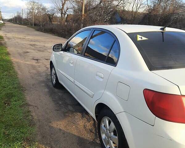 Белый Киа Рио, объемом двигателя 1.4 л и пробегом 91 тыс. км за 6000 $, фото 17 на Automoto.ua
