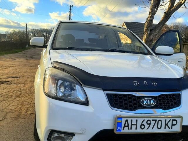 Белый Киа Рио, объемом двигателя 1.4 л и пробегом 91 тыс. км за 6000 $, фото 3 на Automoto.ua