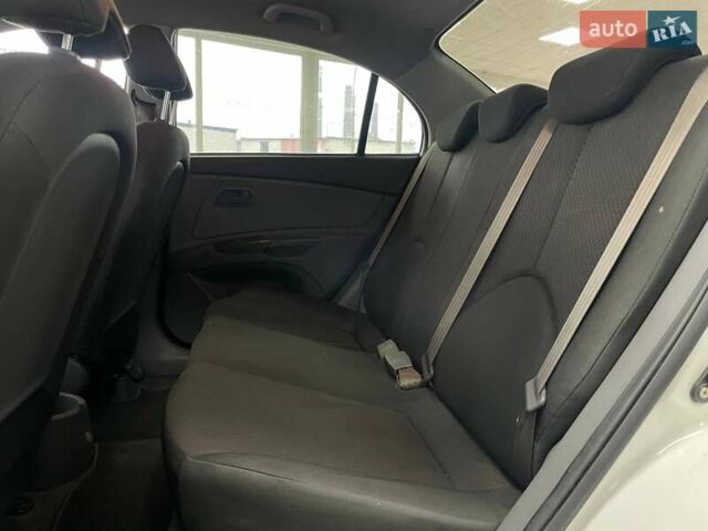 Белый Киа Рио, объемом двигателя 1.49 л и пробегом 170 тыс. км за 4990 $, фото 32 на Automoto.ua