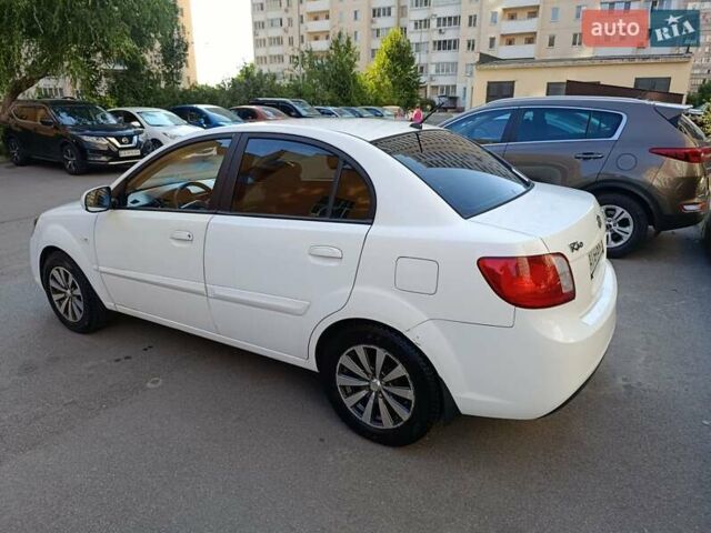 Білий Кіа Ріо, об'ємом двигуна 1.49 л та пробігом 170 тис. км за 5900 $, фото 3 на Automoto.ua