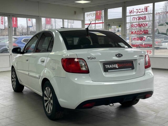 Белый Киа Рио, объемом двигателя 1.5 л и пробегом 170 тыс. км за 4690 $, фото 3 на Automoto.ua