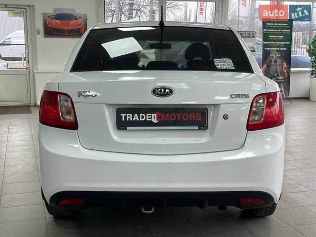 Белый Киа Рио, объемом двигателя 1.49 л и пробегом 170 тыс. км за 4990 $, фото 10 на Automoto.ua