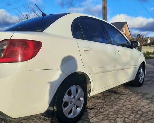 Белый Киа Рио, объемом двигателя 1.4 л и пробегом 91 тыс. км за 6000 $, фото 9 на Automoto.ua