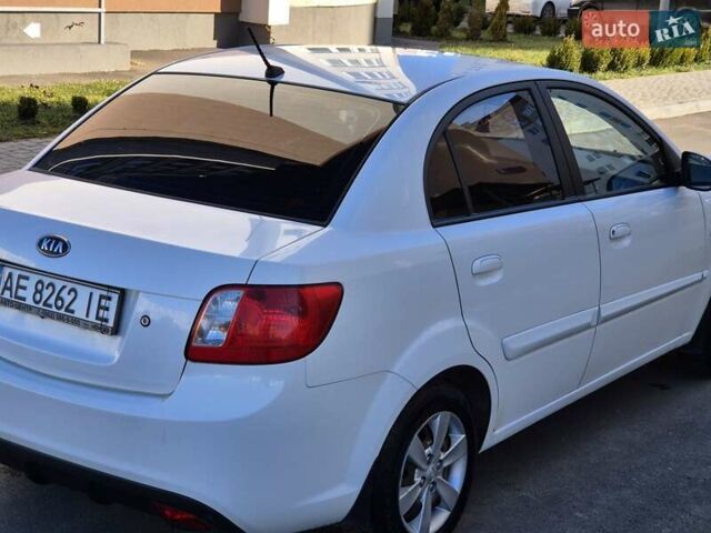 Белый Киа Рио, объемом двигателя 1.4 л и пробегом 128 тыс. км за 5000 $, фото 6 на Automoto.ua