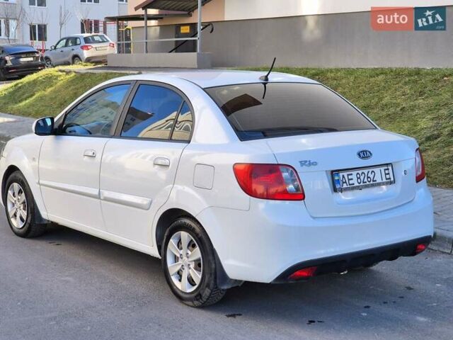 Белый Киа Рио, объемом двигателя 1.4 л и пробегом 128 тыс. км за 5000 $, фото 8 на Automoto.ua