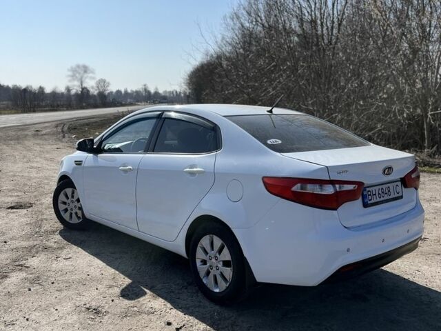 Білий Кіа Ріо, об'ємом двигуна 1.6 л та пробігом 220 тис. км за 6000 $, фото 4 на Automoto.ua
