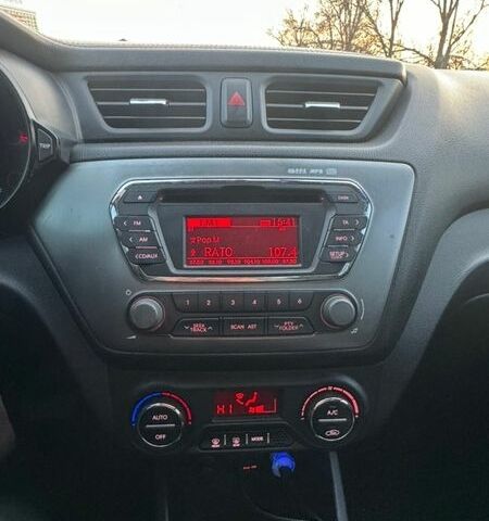 Белый Киа Рио, объемом двигателя 1.59 л и пробегом 257 тыс. км за 7600 $, фото 6 на Automoto.ua