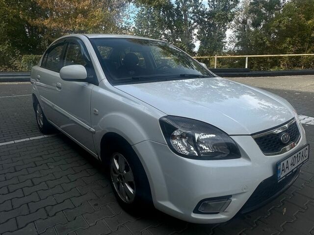 Белый Киа Рио, объемом двигателя 1.4 л и пробегом 158 тыс. км за 5800 $, фото 12 на Automoto.ua