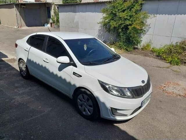 Белый Киа Рио, объемом двигателя 1.4 л и пробегом 162 тыс. км за 6500 $, фото 1 на Automoto.ua