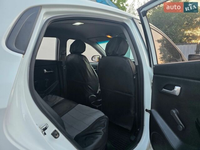 Білий Кіа Ріо, об'ємом двигуна 1.4 л та пробігом 167 тис. км за 6900 $, фото 11 на Automoto.ua