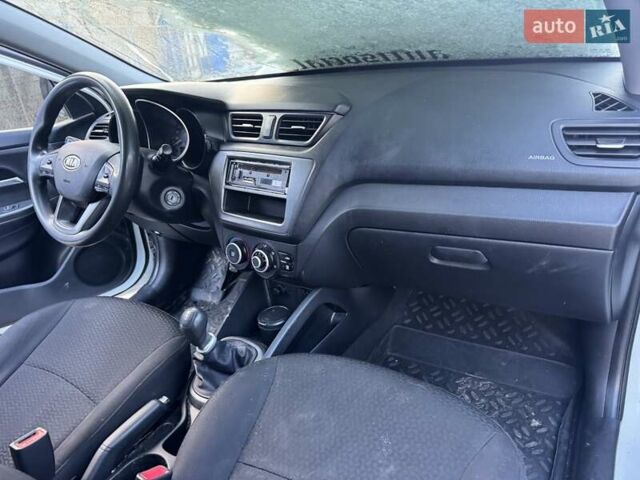 Білий Кіа Ріо, об'ємом двигуна 1.4 л та пробігом 160 тис. км за 2999 $, фото 11 на Automoto.ua