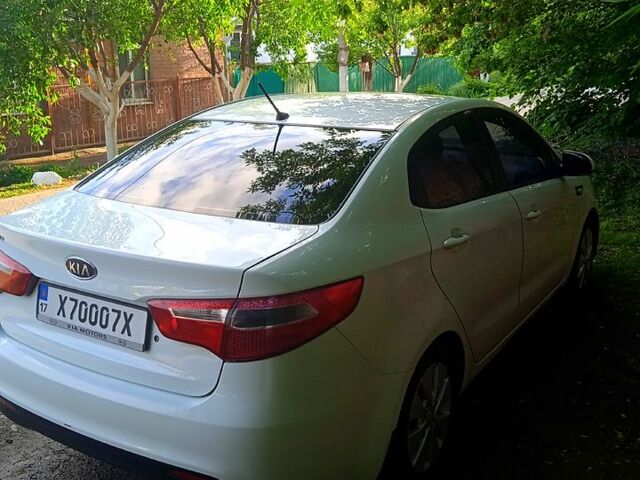 Белый Киа Рио, объемом двигателя 1.4 л и пробегом 170 тыс. км за 7000 $, фото 2 на Automoto.ua