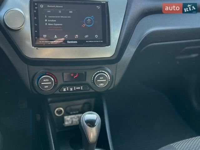 Білий Кіа Ріо, об'ємом двигуна 1.59 л та пробігом 220 тис. км за 6000 $, фото 6 на Automoto.ua