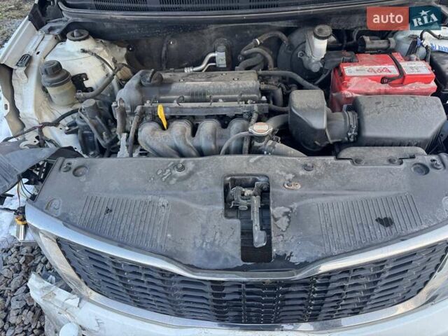 Білий Кіа Ріо, об'ємом двигуна 1.4 л та пробігом 160 тис. км за 2999 $, фото 8 на Automoto.ua