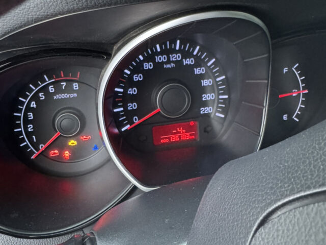 Білий Кіа Ріо, об'ємом двигуна 1.4 л та пробігом 136 тис. км за 6500 $, фото 5 на Automoto.ua