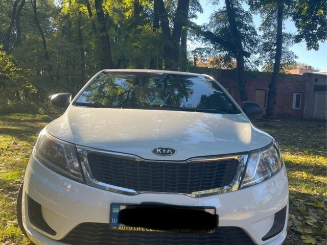 Білий Кіа Ріо, об'ємом двигуна 1.4 л та пробігом 112 тис. км за 6800 $, фото 4 на Automoto.ua