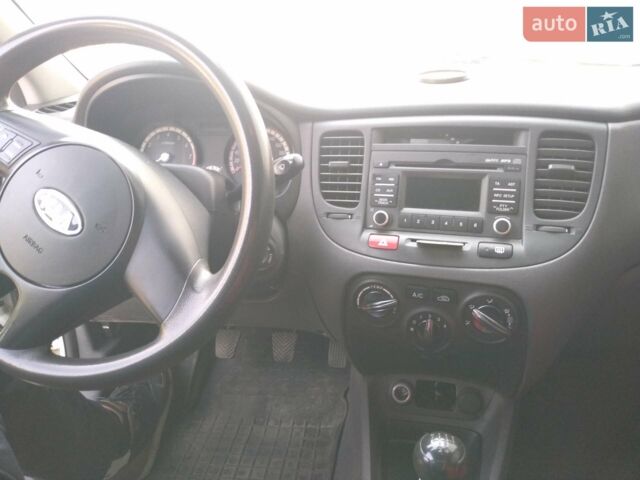 Білий Кіа Ріо, об'ємом двигуна 1.4 л та пробігом 260 тис. км за 6400 $, фото 7 на Automoto.ua