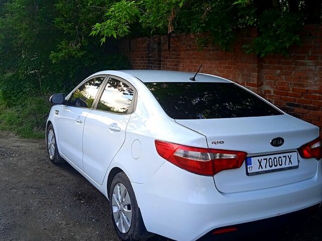 Белый Киа Рио, объемом двигателя 1.4 л и пробегом 170 тыс. км за 7000 $, фото 4 на Automoto.ua