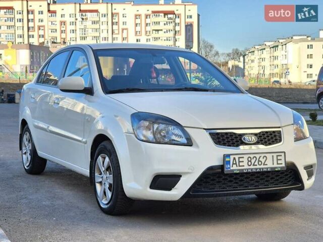 Белый Киа Рио, объемом двигателя 1.4 л и пробегом 128 тыс. км за 5000 $, фото 5 на Automoto.ua