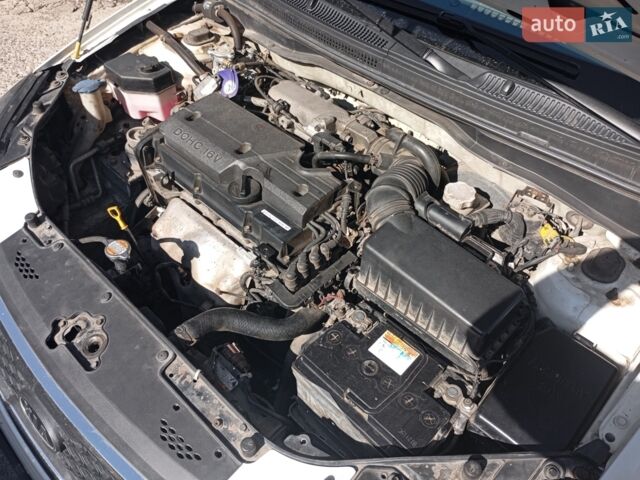 Белый Киа Рио, объемом двигателя 1.4 л и пробегом 191 тыс. км за 4600 $, фото 8 на Automoto.ua