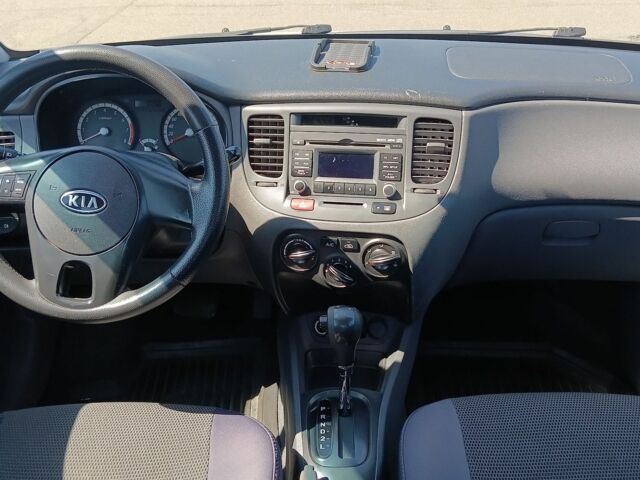 Білий Кіа Ріо, об'ємом двигуна 1.4 л та пробігом 157 тис. км за 4900 $, фото 5 на Automoto.ua