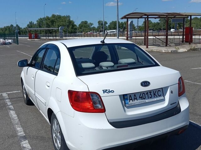 Білий Кіа Ріо, об'ємом двигуна 1.4 л та пробігом 157 тис. км за 4900 $, фото 2 на Automoto.ua
