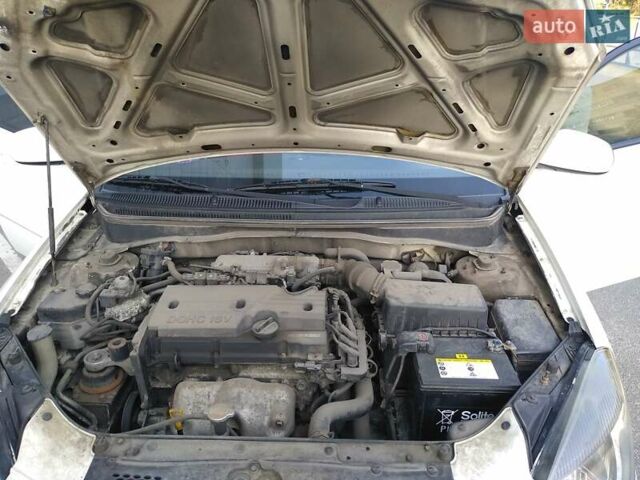 Белый Киа Рио, объемом двигателя 1.4 л и пробегом 260 тыс. км за 6400 $, фото 9 на Automoto.ua