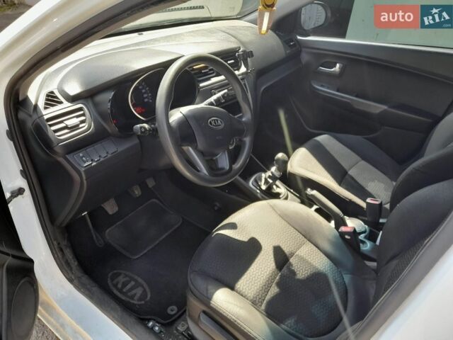 Белый Киа Рио, объемом двигателя 1.4 л и пробегом 162 тыс. км за 6500 $, фото 5 на Automoto.ua