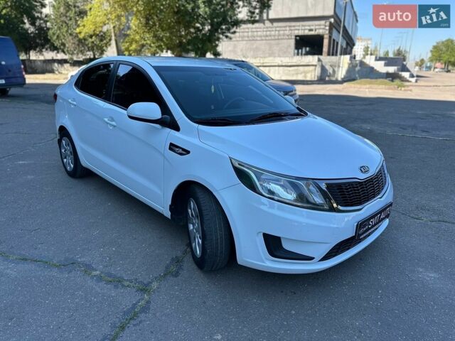 Білий Кіа Ріо, об'ємом двигуна 1.4 л та пробігом 162 тис. км за 6999 $, фото 4 на Automoto.ua