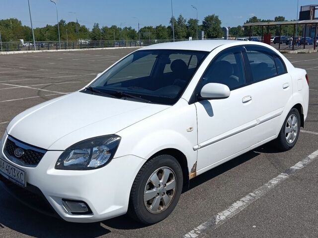 Білий Кіа Ріо, об'ємом двигуна 1.4 л та пробігом 157 тис. км за 4900 $, фото 3 на Automoto.ua