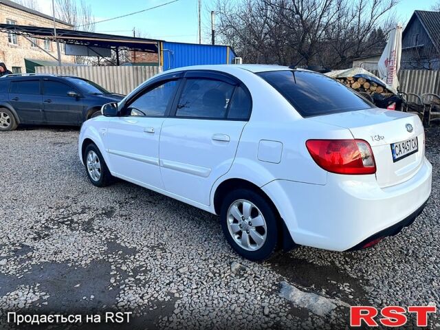 Белый Киа Рио, объемом двигателя 1.4 л и пробегом 220 тыс. км за 6350 $, фото 5 на Automoto.ua