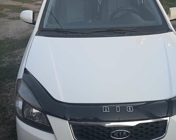 Білий Кіа Ріо, об'ємом двигуна 1.4 л та пробігом 191 тис. км за 4800 $, фото 4 на Automoto.ua