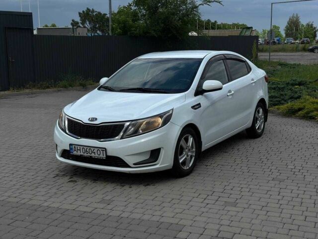 Белый Киа Рио, объемом двигателя 1.4 л и пробегом 217 тыс. км за 6600 $, фото 2 на Automoto.ua