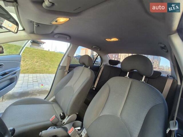 Белый Киа Рио, объемом двигателя 1.4 л и пробегом 128 тыс. км за 5000 $, фото 29 на Automoto.ua