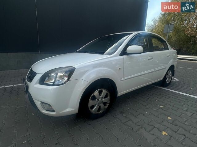 Белый Киа Рио, объемом двигателя 1.4 л и пробегом 158 тыс. км за 5800 $, фото 14 на Automoto.ua