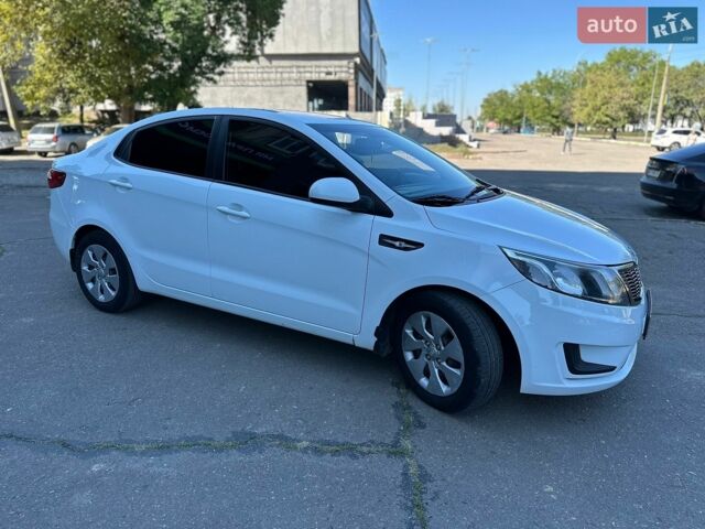 Білий Кіа Ріо, об'ємом двигуна 1.4 л та пробігом 162 тис. км за 6999 $, фото 6 на Automoto.ua