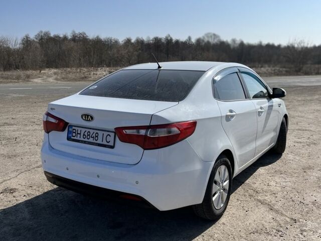 Білий Кіа Ріо, об'ємом двигуна 1.6 л та пробігом 220 тис. км за 6000 $, фото 3 на Automoto.ua