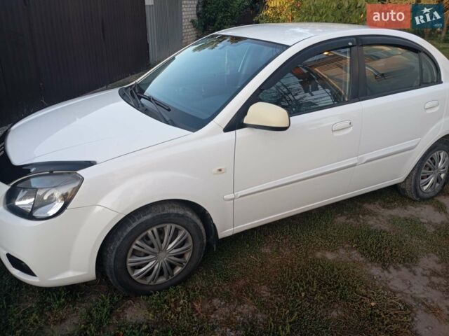 Белый Киа Рио, объемом двигателя 1.4 л и пробегом 191 тыс. км за 4600 $, фото 1 на Automoto.ua