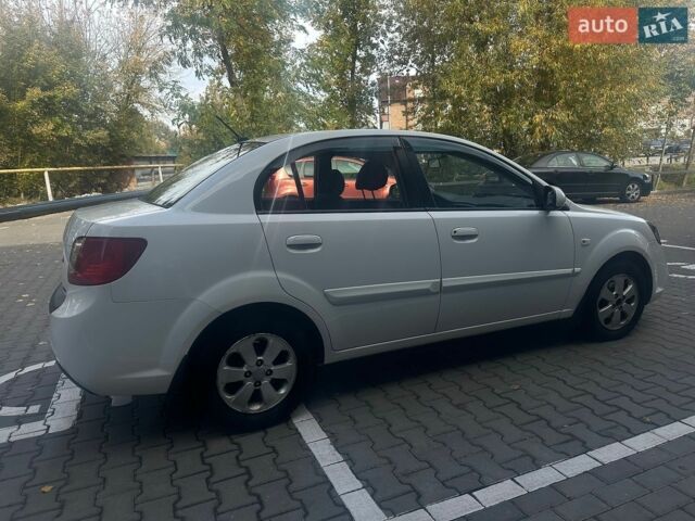 Белый Киа Рио, объемом двигателя 1.4 л и пробегом 158 тыс. км за 5800 $, фото 9 на Automoto.ua